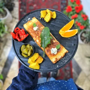 نیمرو فرانسوی با اسفناج و پنیر